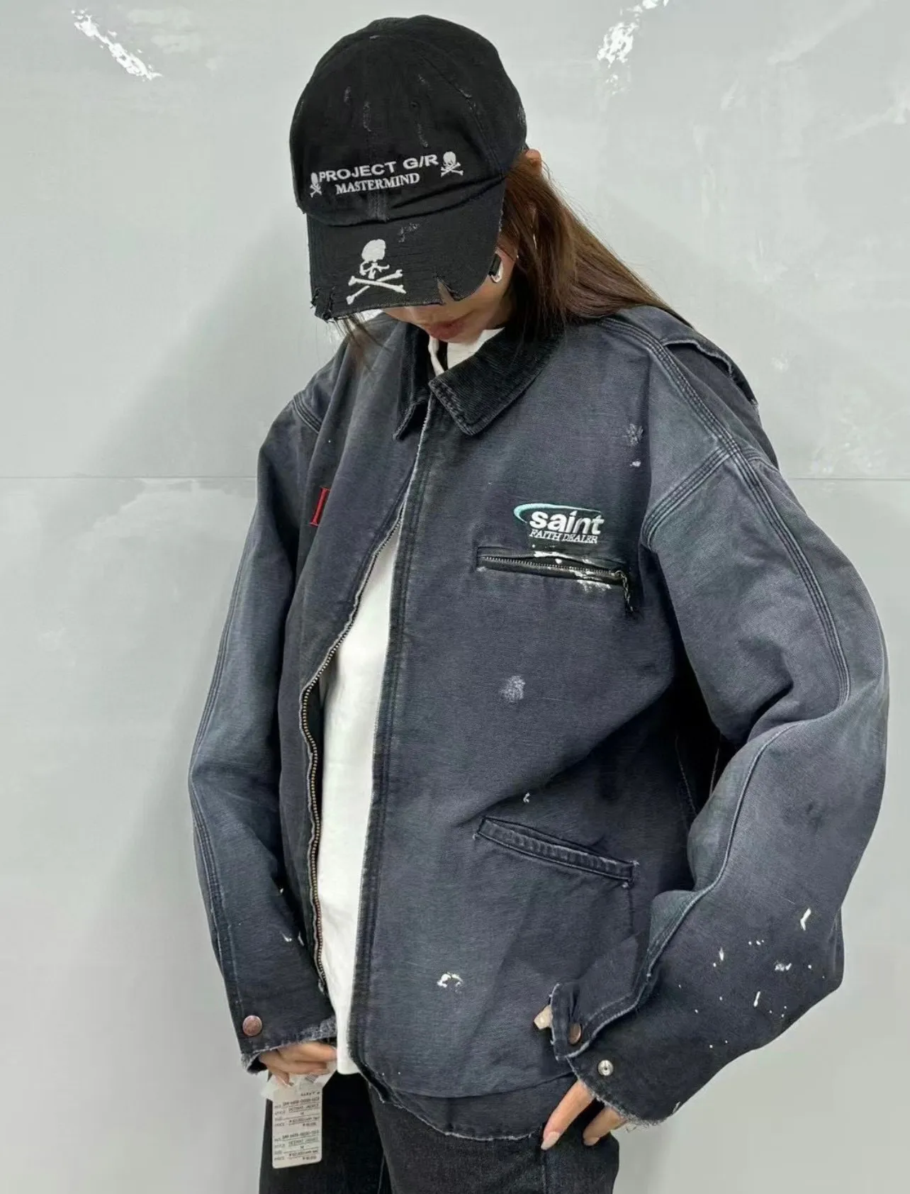 SAINT Mxxxxxx DETROIT JACKET/DRUG/BLK Detroit Workwear Washed and Distressed Jacket Washed Black S-XL A super heavy-duty Detroit jacket. It took more than 3 months to develop. All details. No detail. Complete reproduction and restoration. Customized washed and faded Assute canvas fabric. Rewashed the watermark to make the bones irregular and white. MX6 LOGO buttons, molded custom placket with LOGO zipper, no special shape zipper on chest